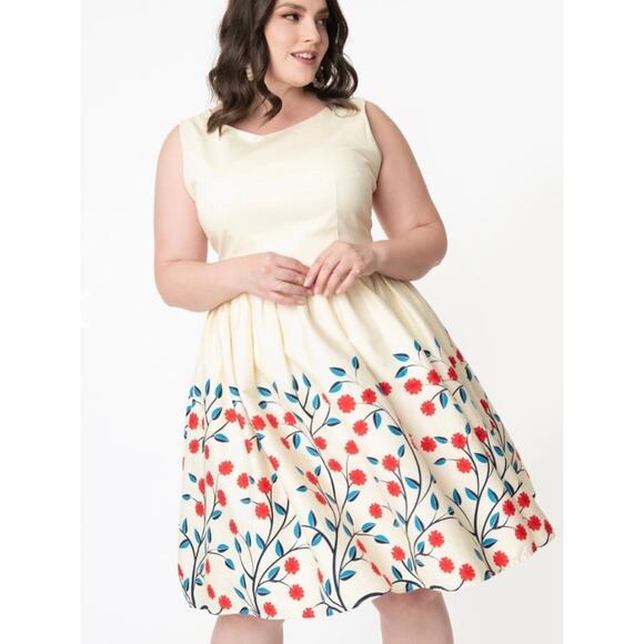 Collectif Unique Vintage 1950’s Ivory & Red Floral Candice Swing Dress US 2 NWOT - Picture 1 of 9